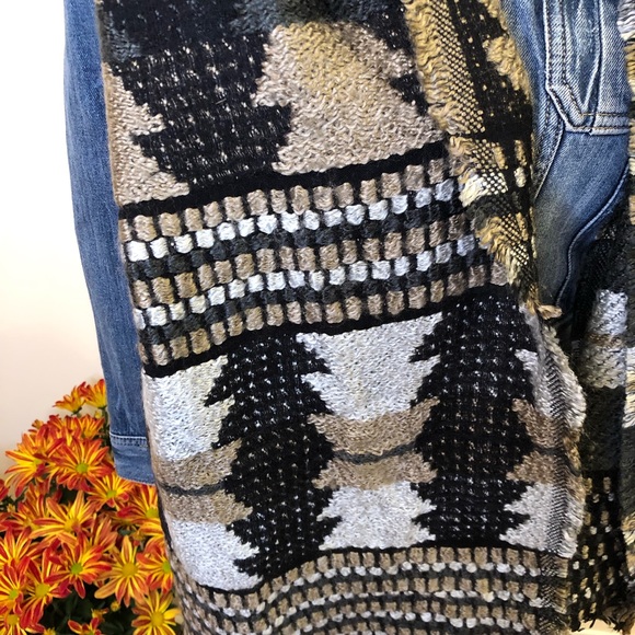 Southwestern Inspired Long Scarf w/Frayed Ends - Picture 4 of 5